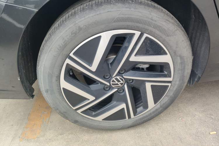 Used Volkswagen Sagitar 2025 300TSI DSG Excellence Edition Right Rear Wheel Hub