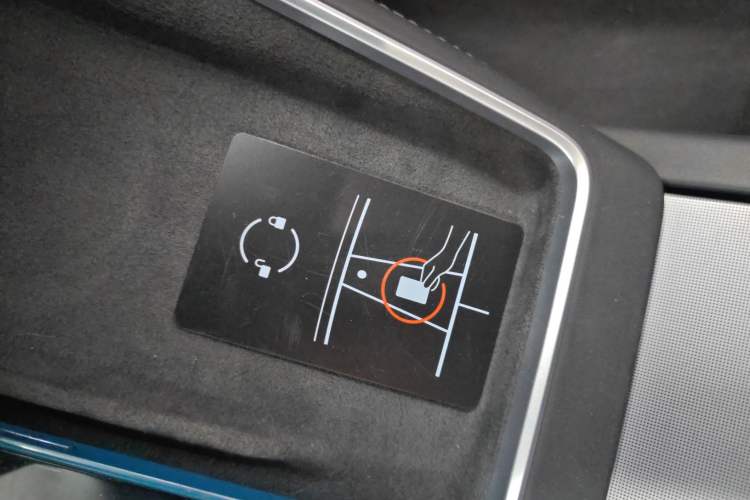 Used Tesla Model Y 2025 Rear-Wheel-Drive Version Vehicle Key