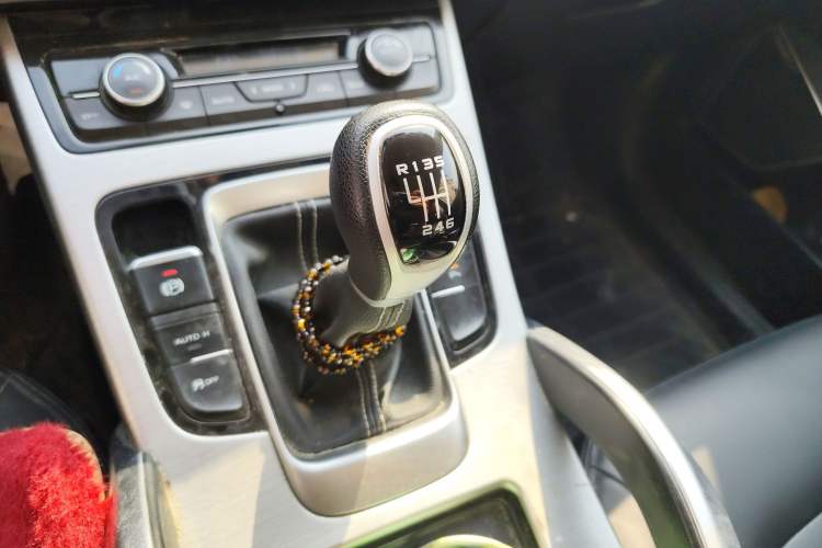 Used Geely Auto Emgrand X7 Sport 2016 2.0L Manual ZhiShang Version
