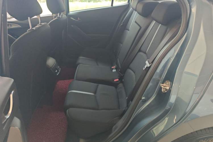 Used Mazda 3 Axela 2017 Sedan 1.5L Automatic Luxury Model Emission Standard China V Left Rear Seat