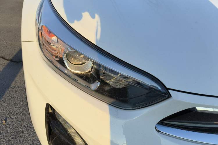 Used Kia kx1 Stonic 2021 1.4L Automatic Fun Edition Right Front Headlight