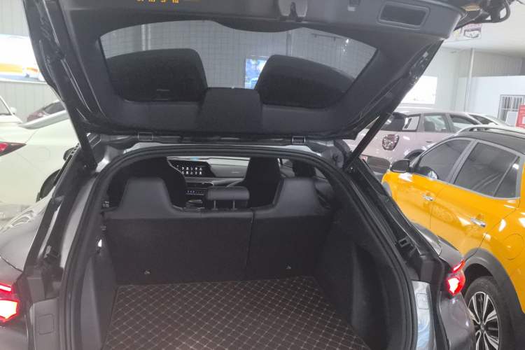 Used CHANGAN UNI-T 2020 1.5T Flagship Version Trunk