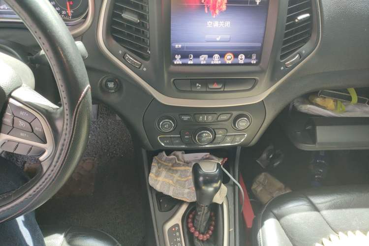 Used Jeep Cherokee 2017 2.4L Leading Smart Edition
