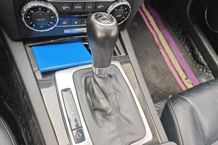 Used Mercedes-Benz C-Class 2011 C 300 Fashion Model Gear Lever