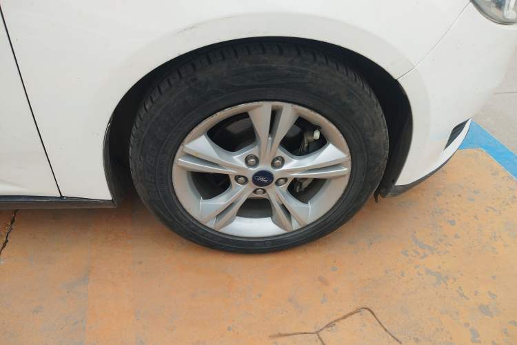 Used Ford Focus 2018 Hatchback Classic 1.6L Automatic Comfort Plus SmartDrive Edition Right Front Wheel Hub