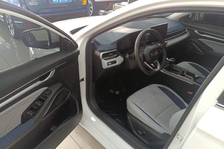 Used Geely Auto Emgrand 2022 4th Generation 1.5L CVT Flagship Model
