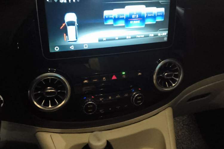 Used Mercedes-Benz Vito 2018 2.0T Business Version China VI Emission Standard
