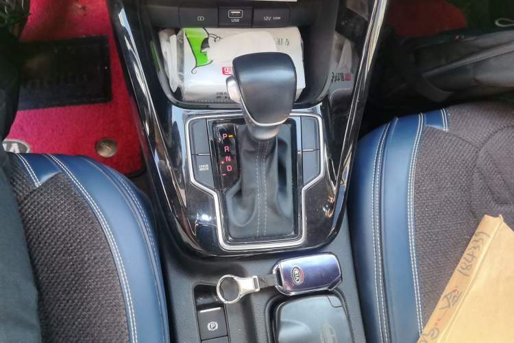 Used Kia Sportage R 2019 2.0L Automatic Smart Luxury Edition Gear Lever