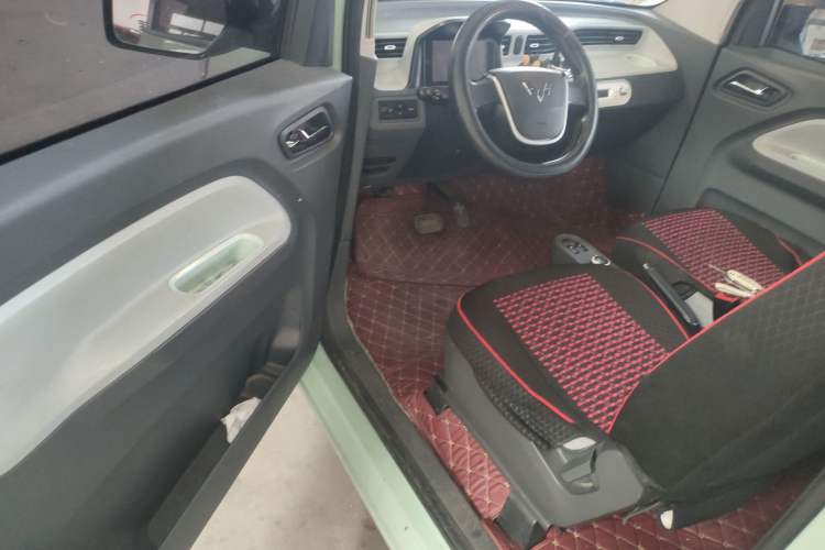 Used Wuling Hongguang MINIEV 2022 Macaron Premium Model – Lithium Iron Phosphate Driver Seat