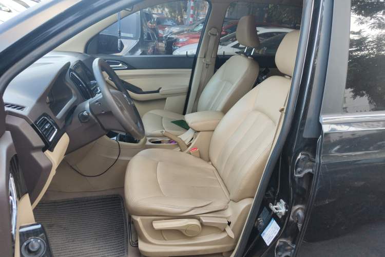 Used Baojun 730 2014 1.5L manual Comfort version 7 seats