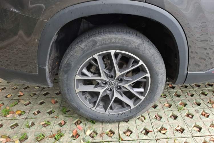 Used CHANGAN CS75 PLUS 2022 2nd Generation 1.5T Automatic Prestige Version Right Rear Wheel Hub