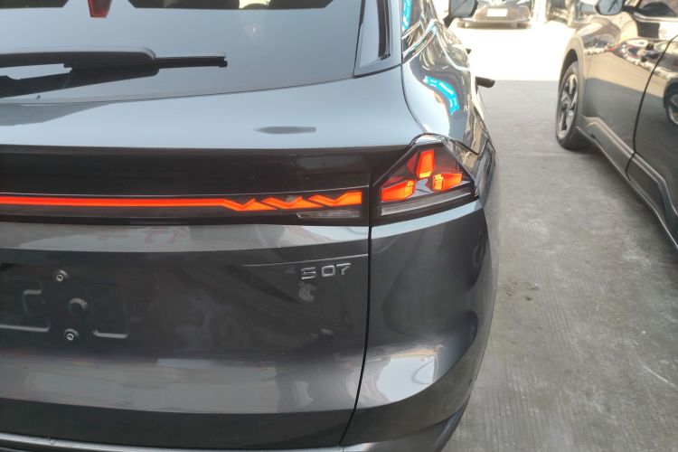 Used Deepal S07 2025 215Max Deep Blue Intelligent Driving AD PRO Range-Extended Version
