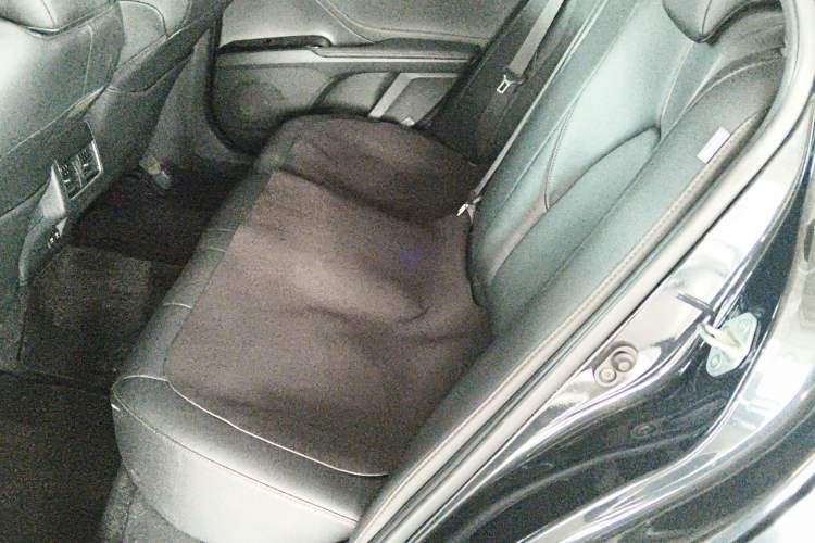 Used Toyota Camry 2021 2.0G Luxury Edition
