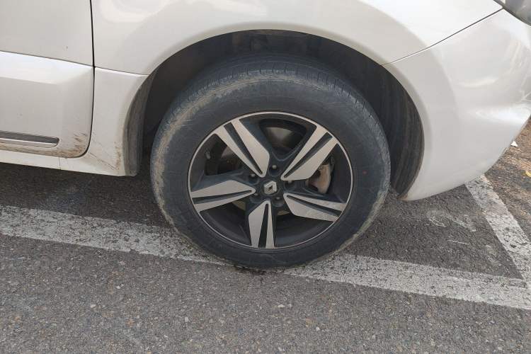 Used Renault Koleos 2015 2.5L Two-Wheel Drive Comfort Edition Right Front Wheel Hub