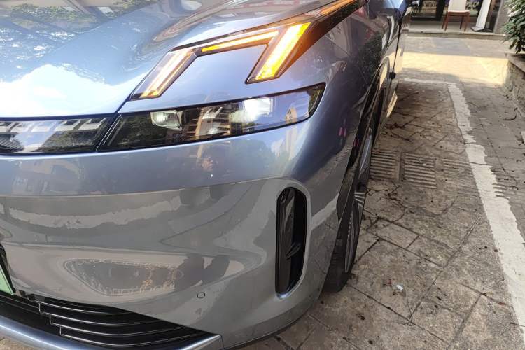 Used Lynk & Co 08 EM-P 2025 220 km All-Wheel-Drive Performance Halo
