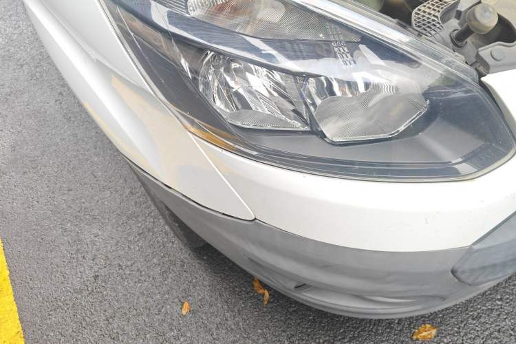 Used Ford Transit 2017 2.0T Diesel Multi-Function Commercial Vehicle Mid-Drive Mid-Roof China V Standard Right Front Headlight