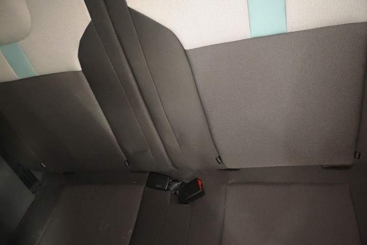 Used CHANGAN NEVO Lumin 2022 155 km – Refreshingly Sweet Edition Left Rear Seat