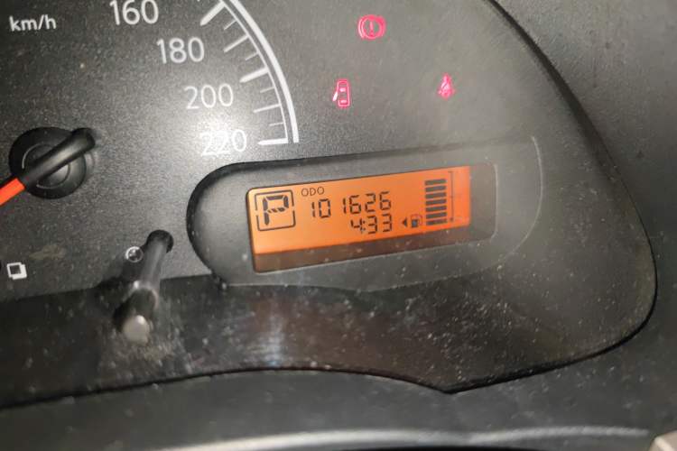 Used Nissan Sunny 2011 1.5XE CVT Comfort Edition Odometer Close Up