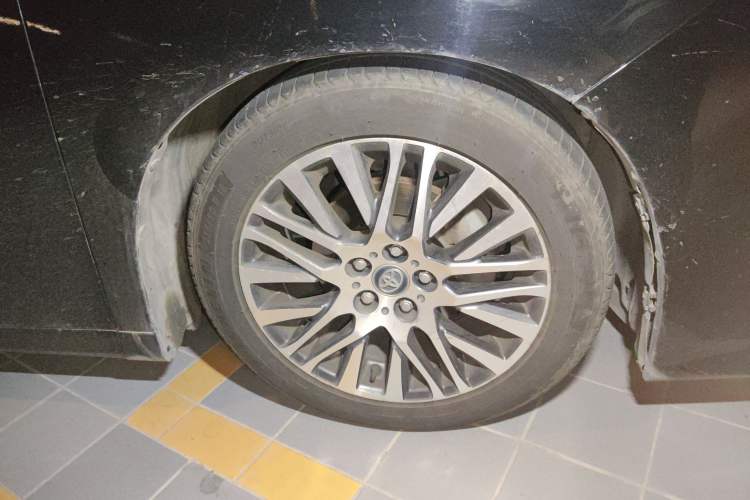Used Toyota Alphard 2015 3.5L Prestige Edition Right Front Wheel Hub