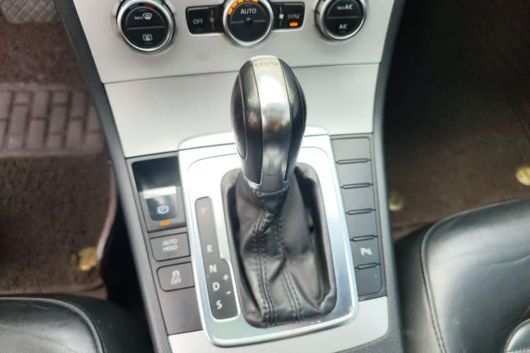 Used Volkswagen Magotan 2012 Revised 1.8TSI Luxury Version
