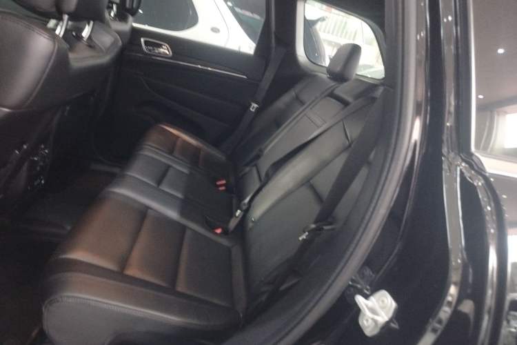 Used Jeep Grand Cherokee 2020 3.0L Elite Navigation Edition Left Rear Seat