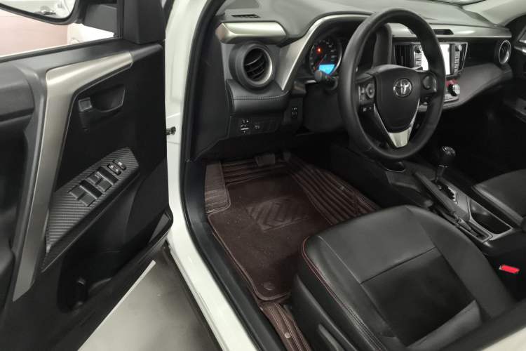 Used Toyota RAV4 2015 2.0L CVT Two-Wheel Drive Fashion Edition
