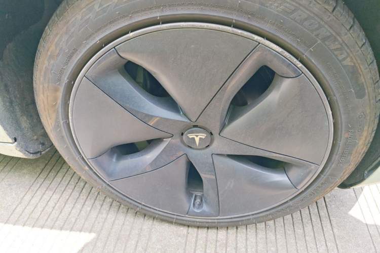 Used Tesla Model 3 2019 Standard Range Rear-Drive Upgraded Version Right Front Wheel Hub