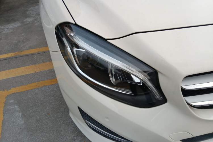 Used Mercedes-Benz B-Class 2015 B 200 Fashion Model Right Front Headlight