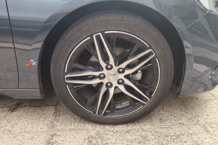 Used Honda Accord 2022 260TURBO Phantom Night · Prestige Edition Right Front Wheel Hub