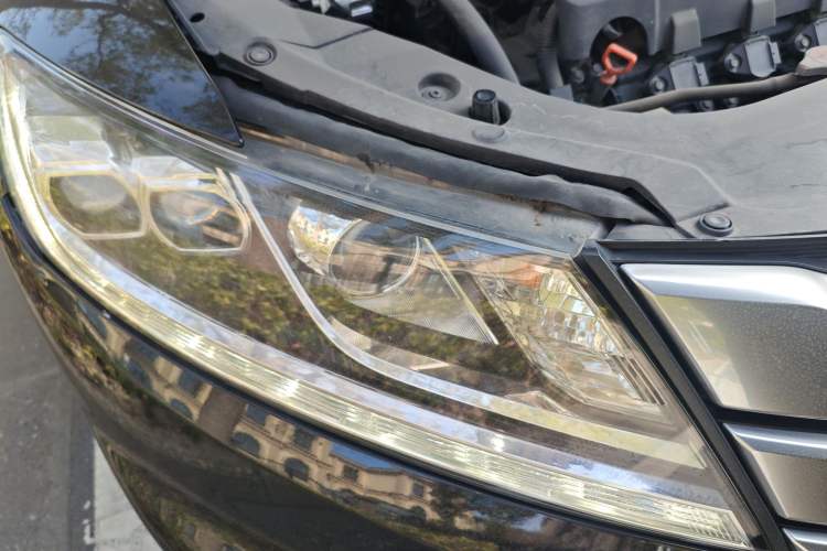 Used Honda Crosstour 2014 3.0L AWD Prestige Navigation Edition Right Front Headlight