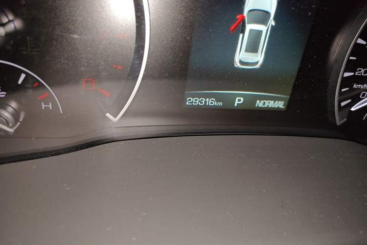 Used Wey VV5 2021 1.5T Two-Wheel Drive Color Pioneer Odometer Close Up