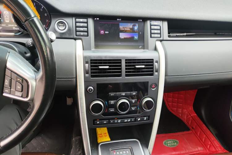 Used Land Rover Discovery Sport 2016 2.0T SE Audio And AC Panel