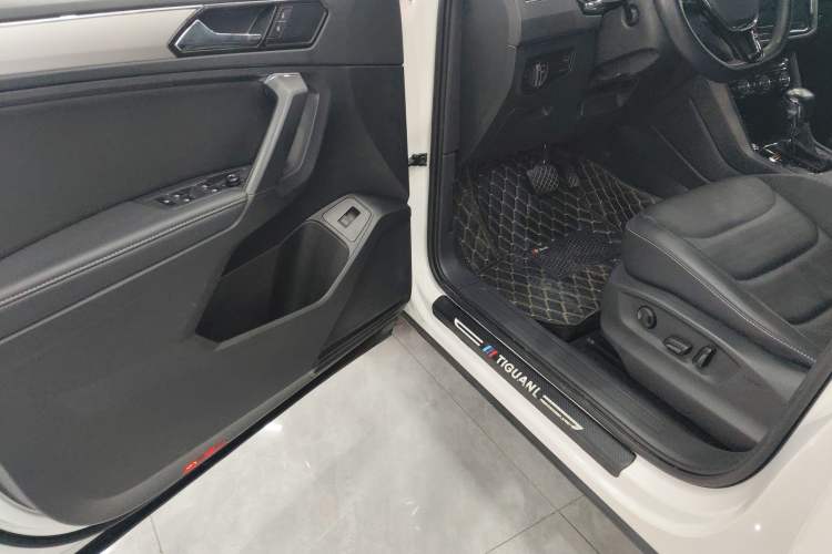 Used Volkswagen Tiguan L 2019 Revised 330TSI Automatic Two-Wheel Drive Smart & Luxury Edition China VI Standard
