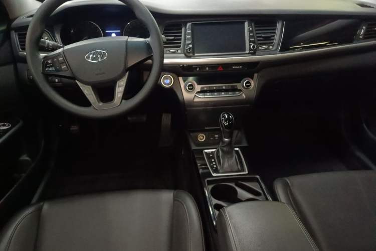 Used Hyundai Mistra 2017 1.8L Automatic Smart GLS China V Standard Center Console