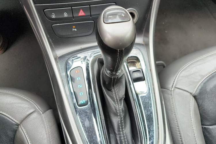 Used Chevrolet Malibu 2012 2.0L Automatic Luxury Edition Gear Lever