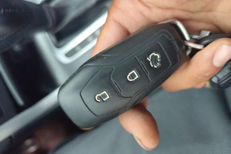 Used Ford Edge 2016 EcoBoost 245 Four-Wheel Drive Titanium 7-Seater Vehicle Key