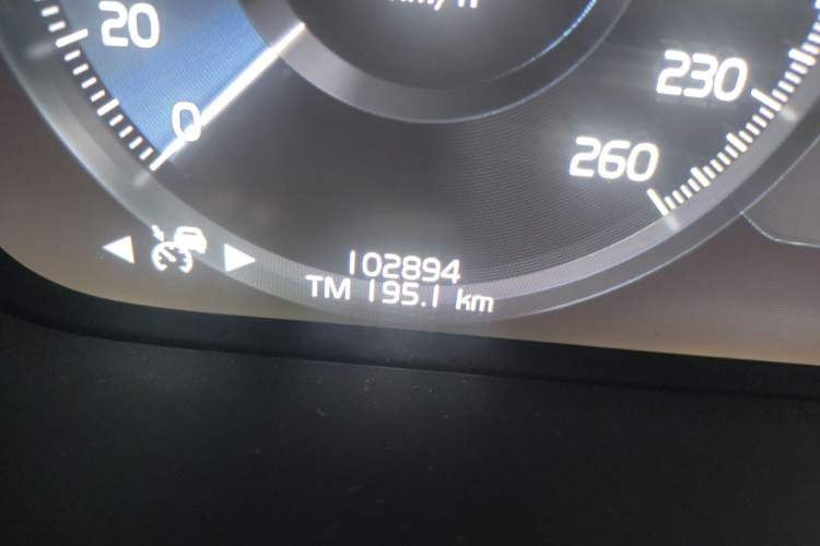 Used Volvo XC90 New Energy 2021 E-Drive Hybrid T8 Luxury Flagship 7-Seater Odometer Close Up