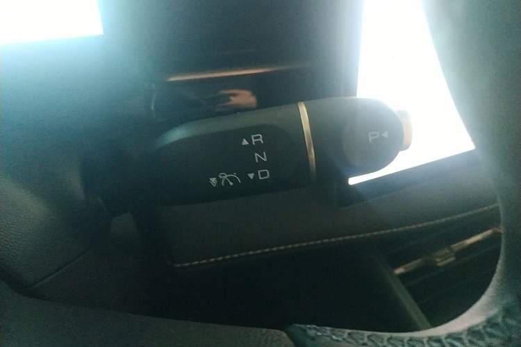 Used Baojun Yunhai 2024 600km Pure Electric Version Gear Lever