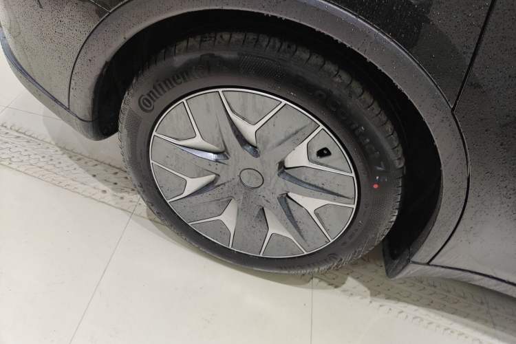 Used Tesla Model Y L 2025 Model Long-Range All-Wheel-Drive Version