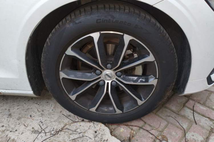 Used Volvo S60 2021 T4 Zhiyi Luxury Edition Right Front Wheel Hub