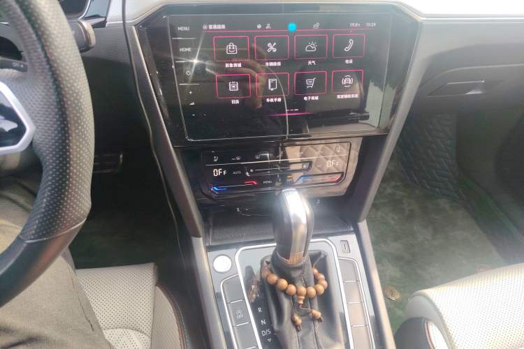 Used Volkswagen Magotan 2023 2 Million Units Commemorative Edition 330TSI DSG Luxury Version Audio And AC Panel