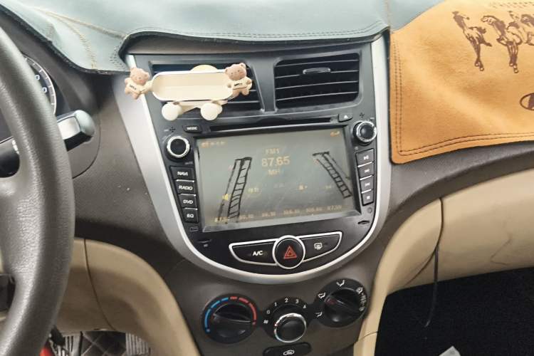 Used Hyundai Verna (older generation) 2010 Sedan 1.4L Automatic Fashionable GT Model Audio And AC Panel