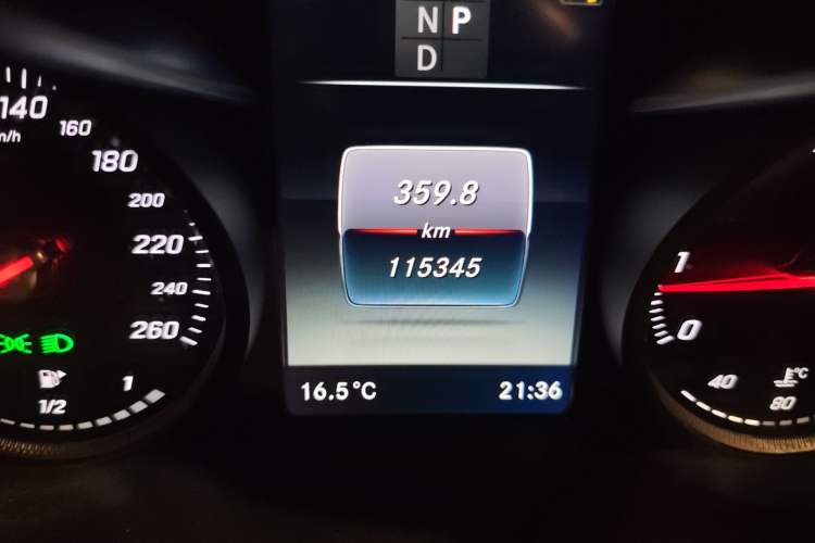 Used Mercedes-Benz GLC 2019 GLC 200 L 4MATIC Odometer Close Up