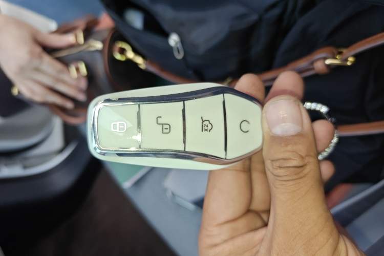 Used BYD Song PLUS New Energy 2025 EV 520km Luxury Version Vehicle Key