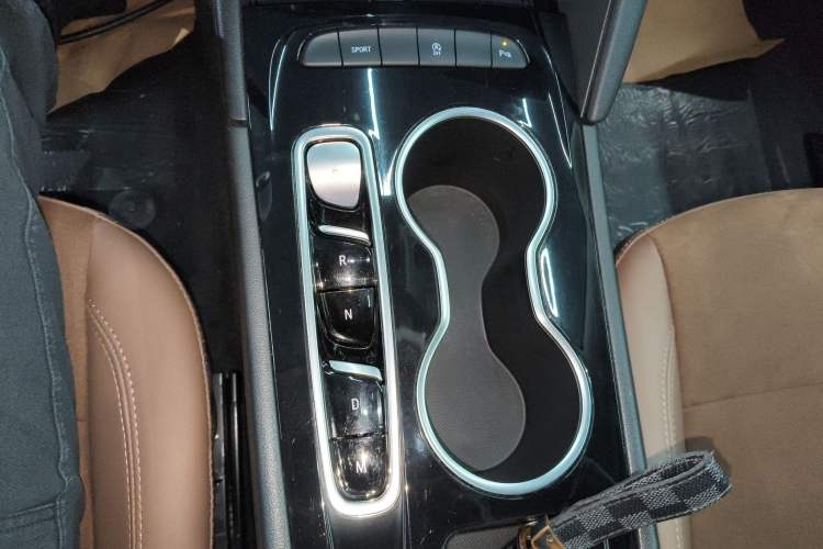 Used Buick Regal 2024 28T Luxury Edition Gear Lever