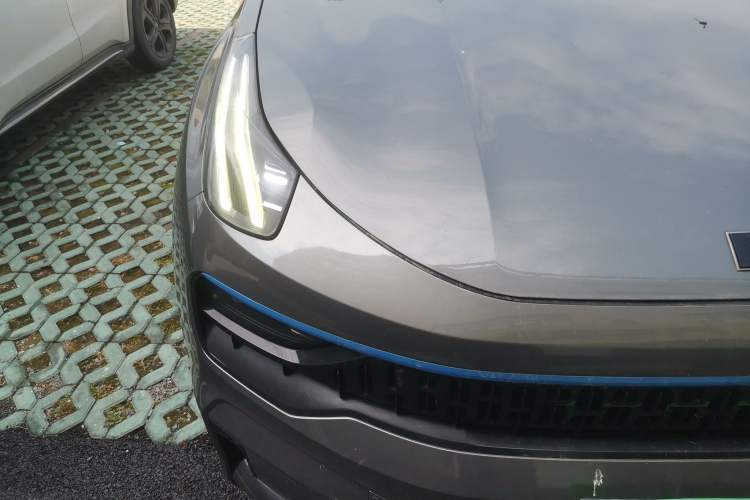 Used Lynk & Co 05 2020 2.0TD Two-Wheel Drive Shine Halo Right Front Headlight