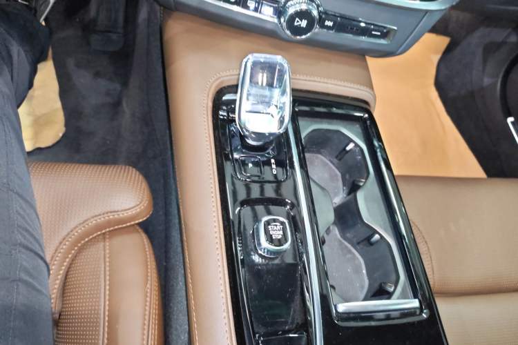 Used Volvo S90 New Energy 2025 Plug-in Hybrid Four-Wheel Drive Long-Range Luxury Smart Edition Gear Lever