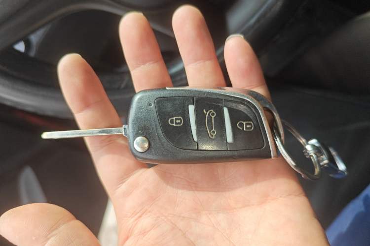 Used Chevrolet Aveo Sonic 2011 Sedan 1.6L Automatic SX