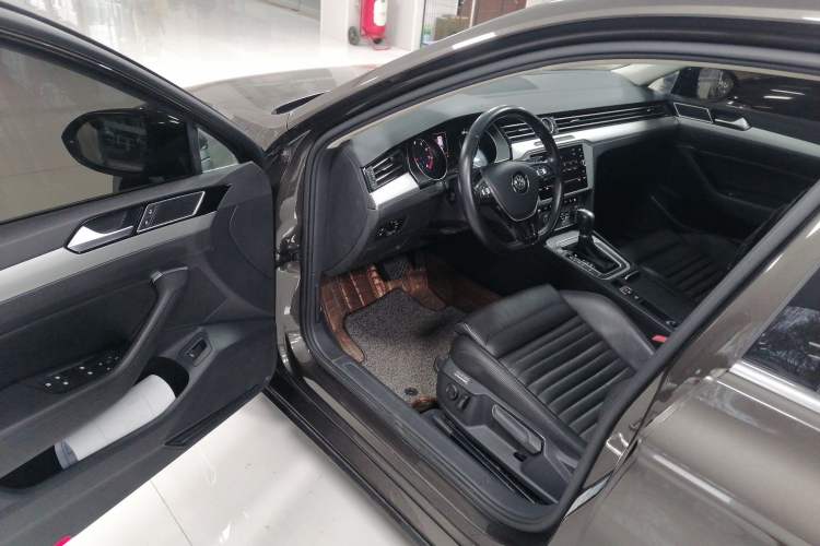 Used Volkswagen Variant 2018 380TSI Two-Wheel Drive Comfort Edition