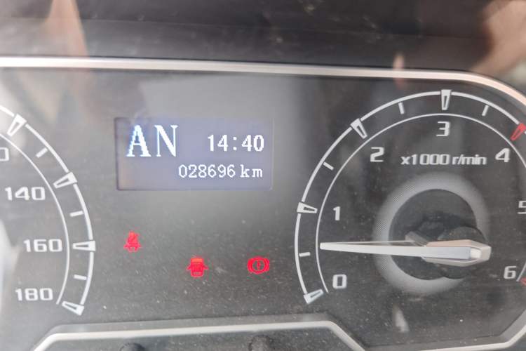 Used SAIC MAXUS Xintu V80 2024 Aotong Value Edition 6AMT Short Wheelbase Ultra-Low Roof 127 Ps 5/6 Seats